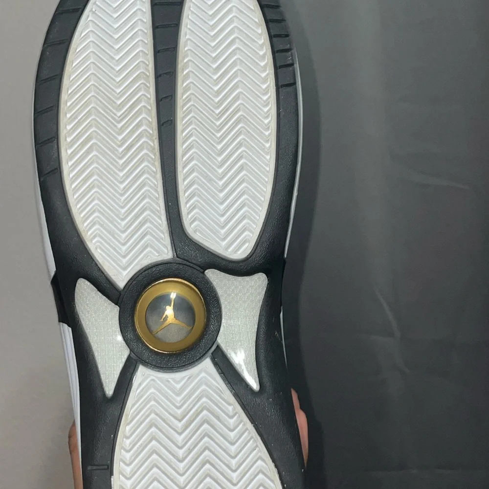 Selling some Jordan’s basketball or any use - Picture 3 of 8